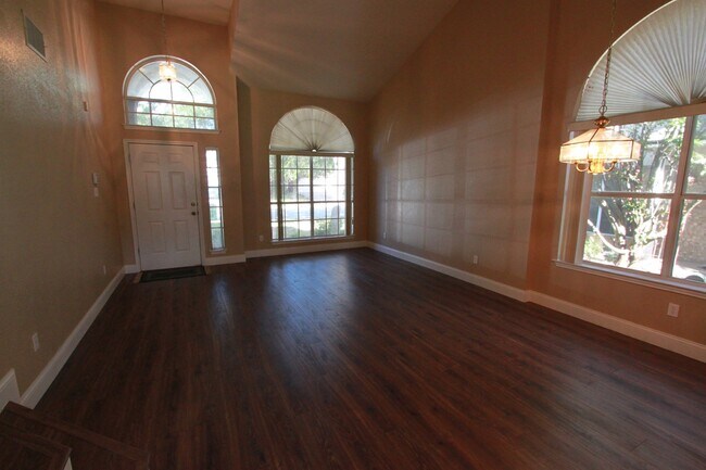 Foto del edificio - 4 Bedroom, 2.5 Bath Home in North Austin