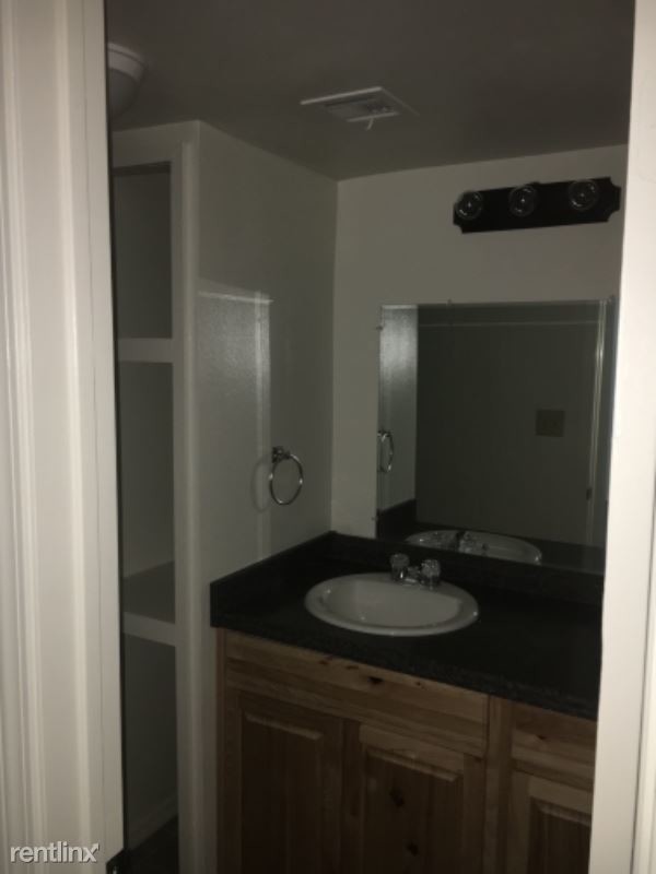 Foto del edificio - 1 br, 1 bath Apartment - 1401 SW B Ave.