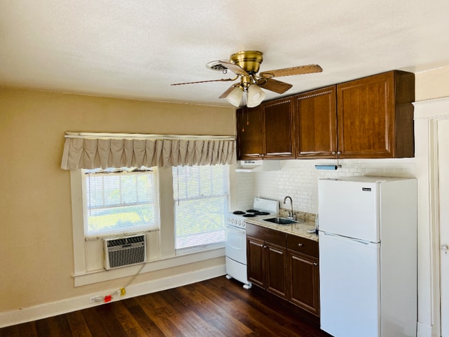 Photo - 203 N Dillard St House