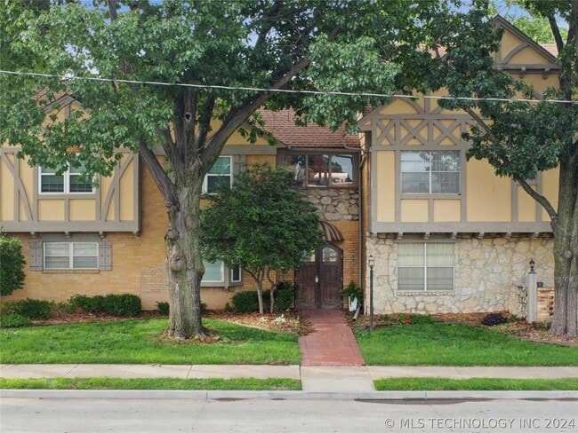 Building Photo - 1107 E 45th Pl