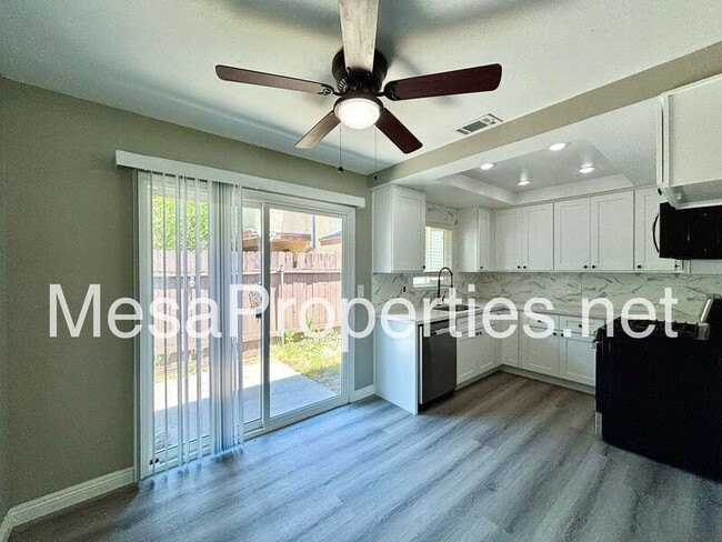 Building Photo - 1749 E Fairfield Ct