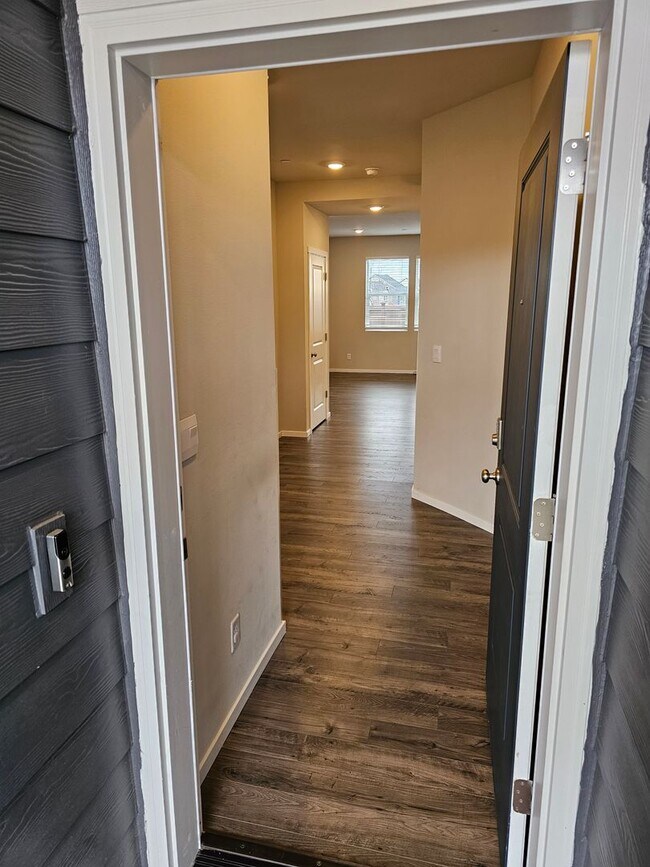 Building Photo - New 4 Bed Home In Puyallup!