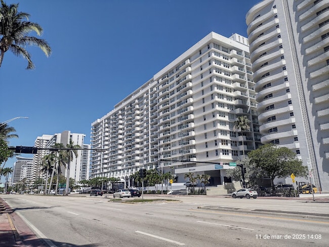 Building Exterior - Front Entrance - 5555 Collins Ave
