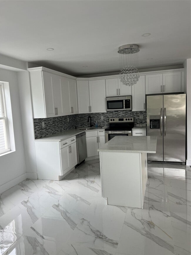 Building Photo - 314 S 9th Ave