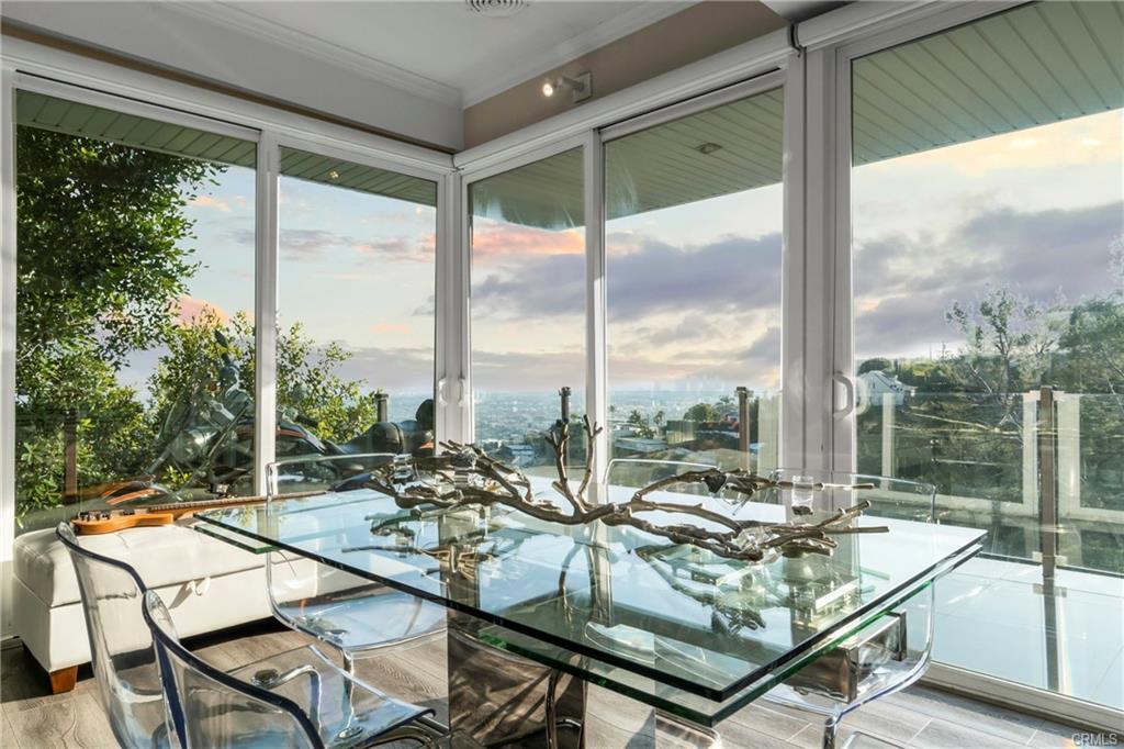 Foto principal - 1737 Sunset Plaza Dr