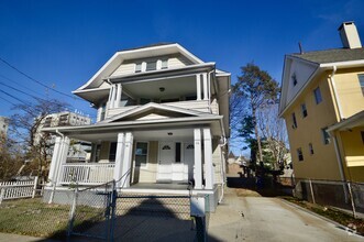 Building Photo - 96 Carleton Ave