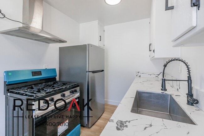 Foto del edificio - 8136 Constance St