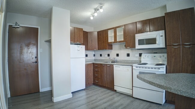 Building Photo - 11147 Whyte Ave NW