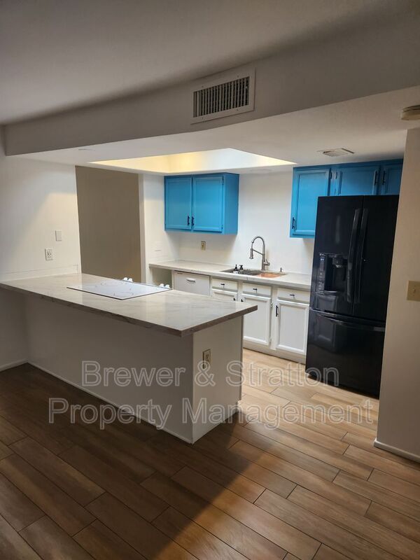 Building Photo - 332 N Dobson Rd