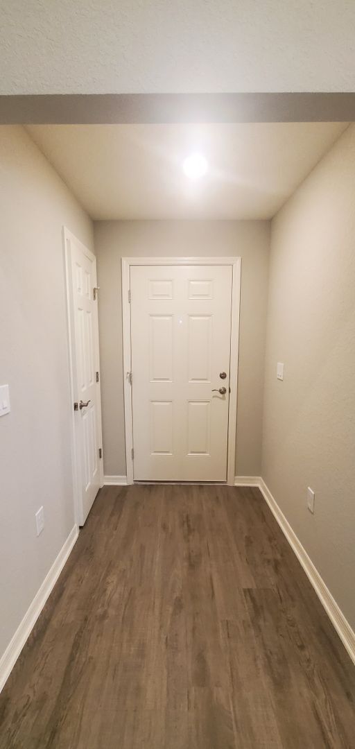 Foto del edificio - Like NEW!!! 4-Bedroom, 2-Bathroom in Villa...