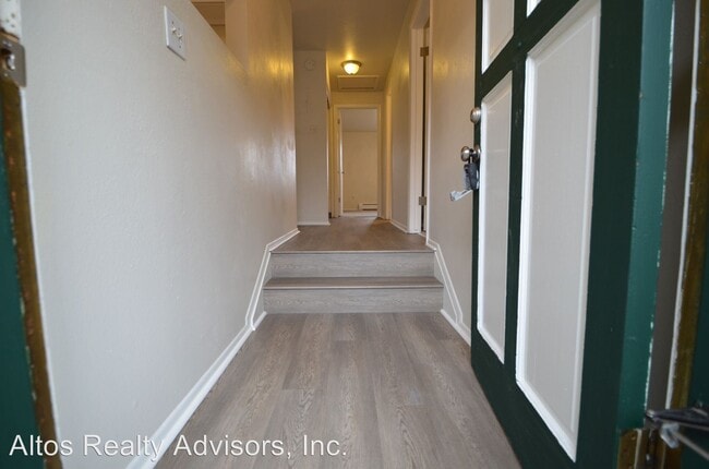 Building Photo - 1072-1078 S Arbutus St