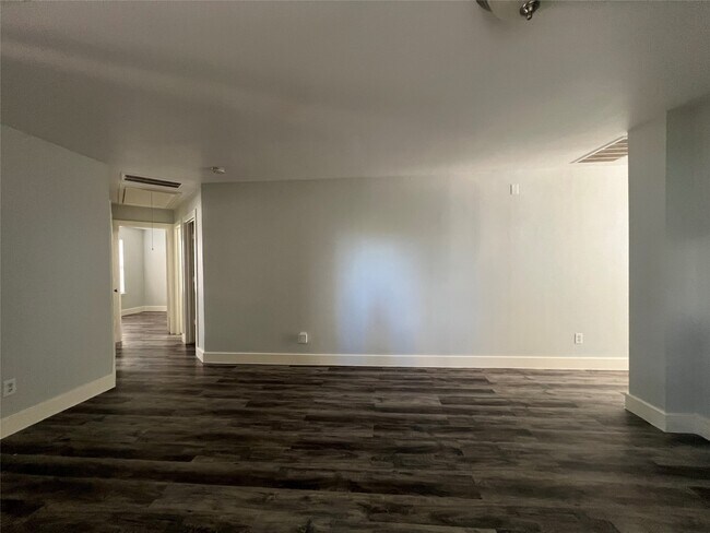 Foto del edificio - 11956 Chanteloup Dr