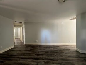 Building Photo - 11956 Chanteloup Dr