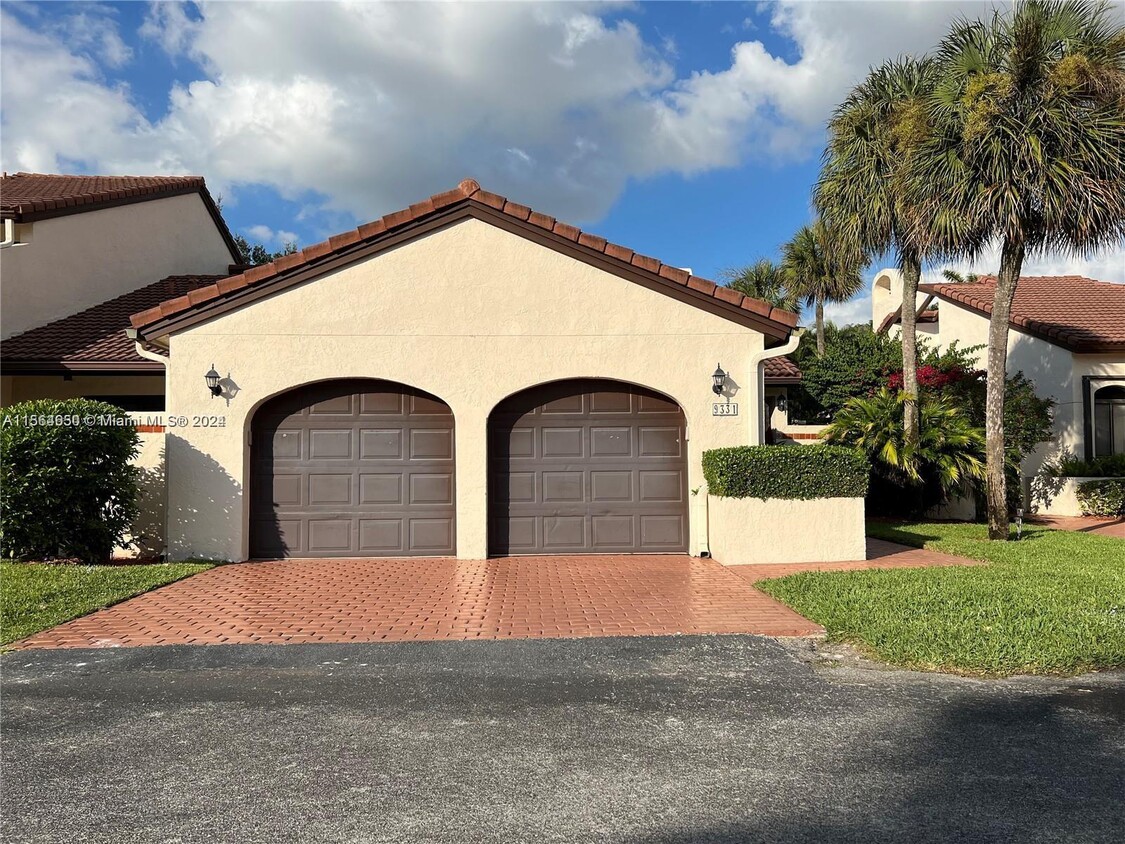 Primary Photo - 9331 NW 48th Doral Terrace