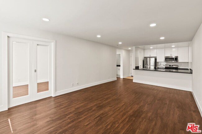 Foto del edificio - 16550 Vanowen St