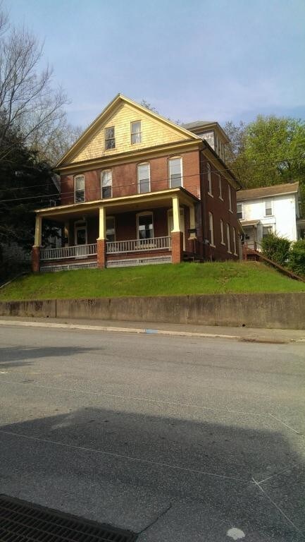 Primary Photo - 704 Menoher Blvd