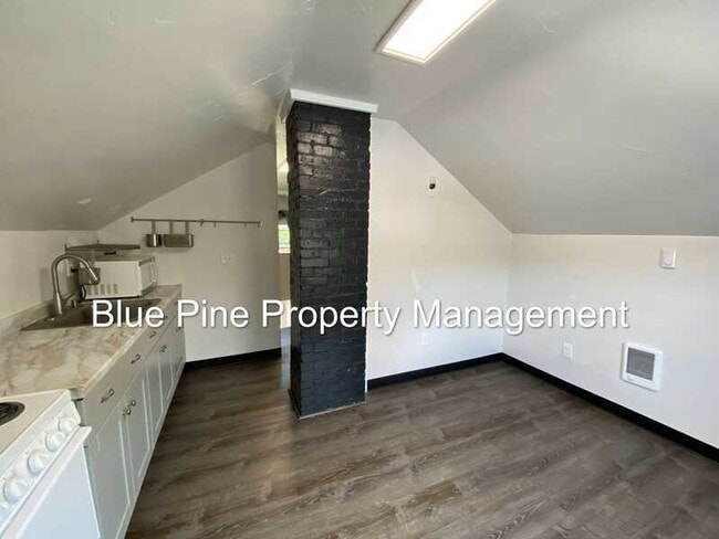 Building Photo - 306 Lawton Street