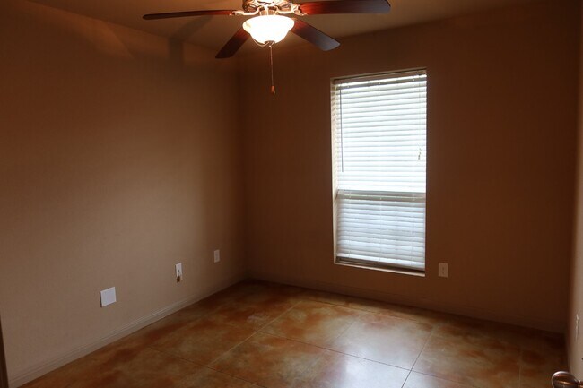 Building Photo - Cute 3 bed 2 bath home in Riesel, Texas!