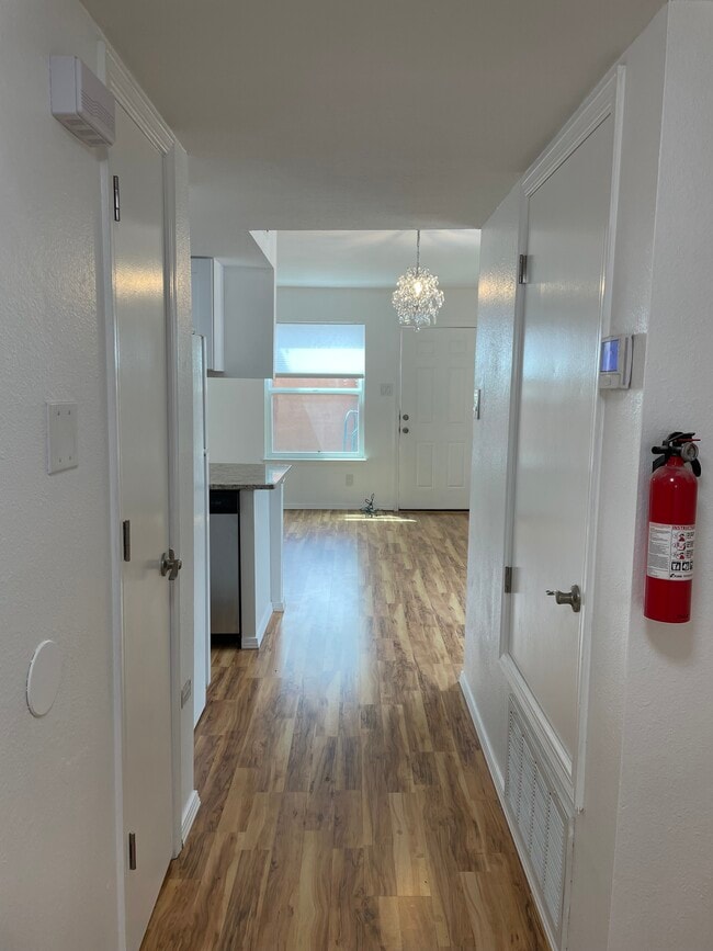 Building Photo - 2604 Muriel St NE
