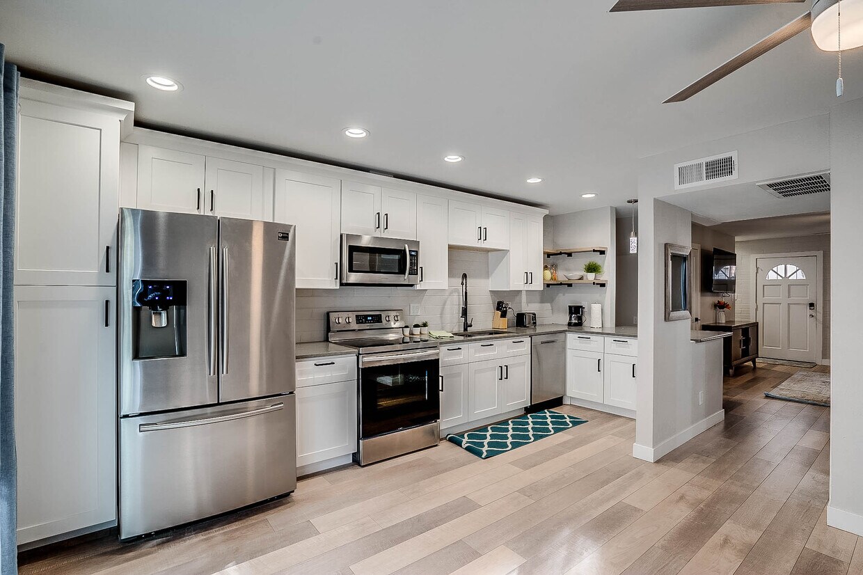 Foto principal - 4848 N Woodmere Fairway