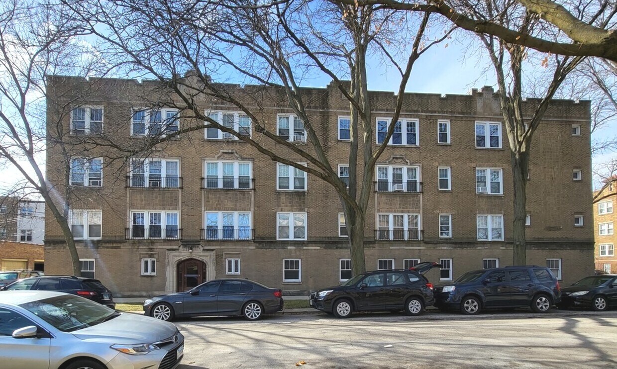 7050 N Washtenaw Ave Unit 2, Chicago, IL 60645 Condo for Rent in