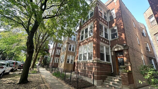 Foto del edificio - 6322 N Lakewood Ave