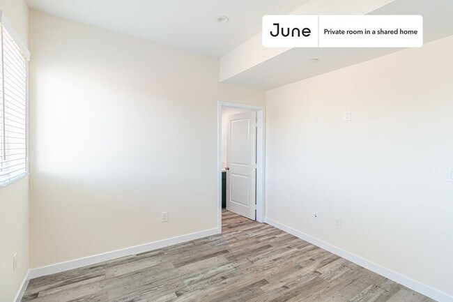 Foto del edificio - Room in Shared 5 bed/5 bath home