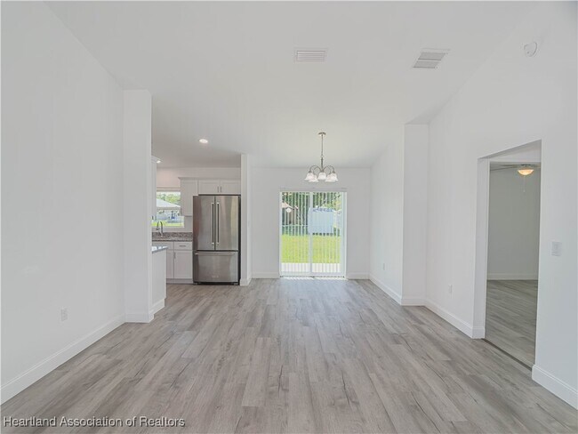 Foto del edificio - 3923 Ann Ave