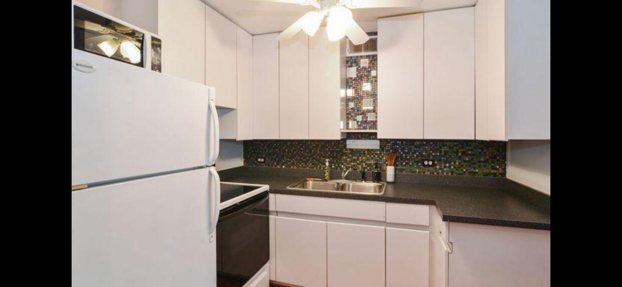 Foto principal - 1030 N State St