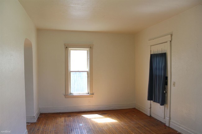 Foto del edificio - 2 br, 1 bath Duplex - 1408 Douglas Ave Apt 1