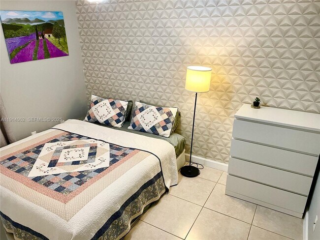 Foto del edificio - 1018 Foster Rd