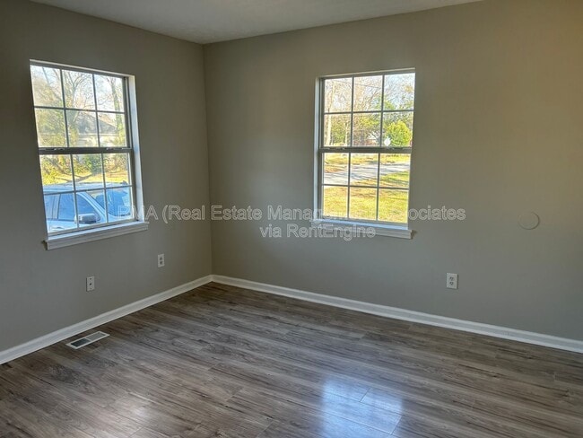 Foto del edificio - 214 W Central Ave