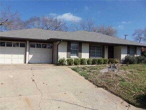 Building Photo - 3304 Woodbriar Ln