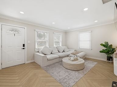 Foto del edificio - 4809 Falcon Ave