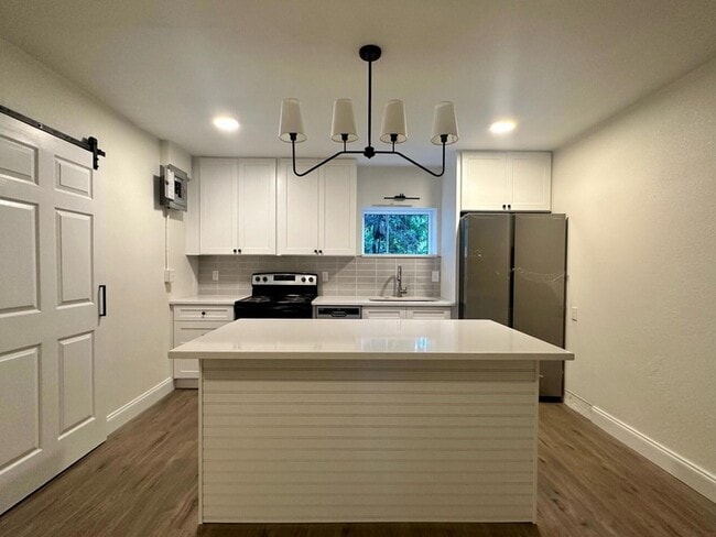 Foto del edificio - 472 Magnolia Ave