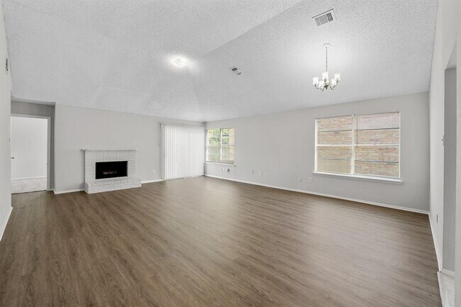 Building Photo - 8915 Kindlewood Dr