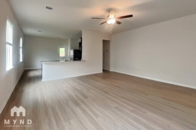 Building Photo - 15431 Maple Ter Dr