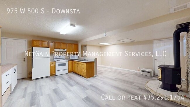 Building Photo - 975 W 500 S