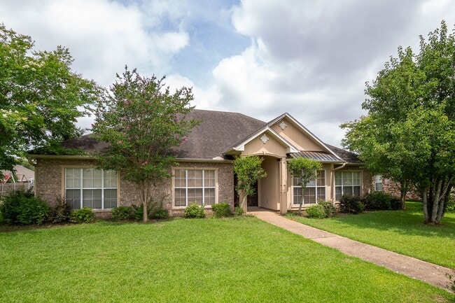 Building Photo - ***Large 4/2.5 in Westpoint***