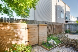 Building Photo - 6105 Stillman St