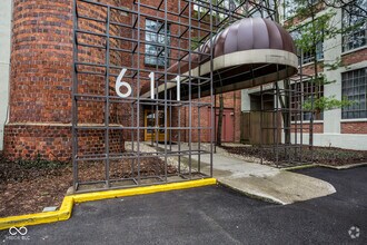 Building Photo - 611 N Park Ave