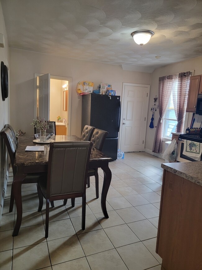 Dining - 71 Mount Pleasant Ave