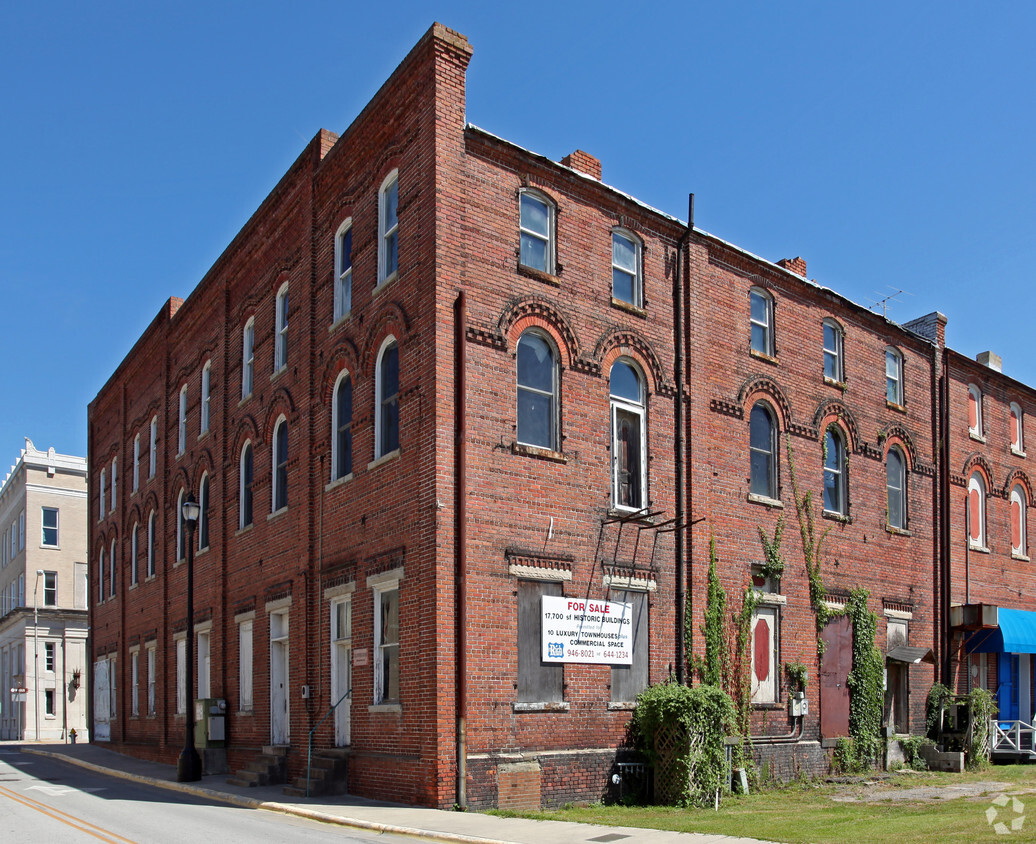 Building Photo - 189-195 Main St