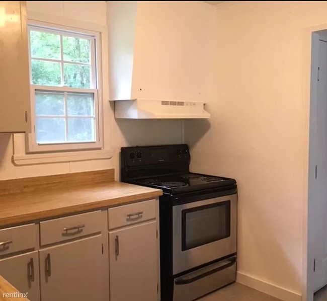 Building Photo - 2 br, 2 bath House - 108 Maple St