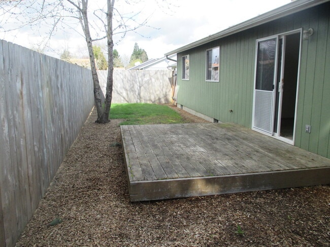 Building Photo - Three Bedroom in North Salem with Fenced B...