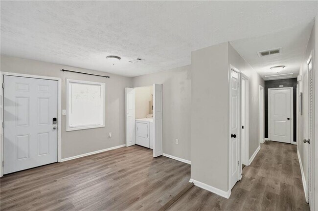 Building Photo - 1351 Eason St NW