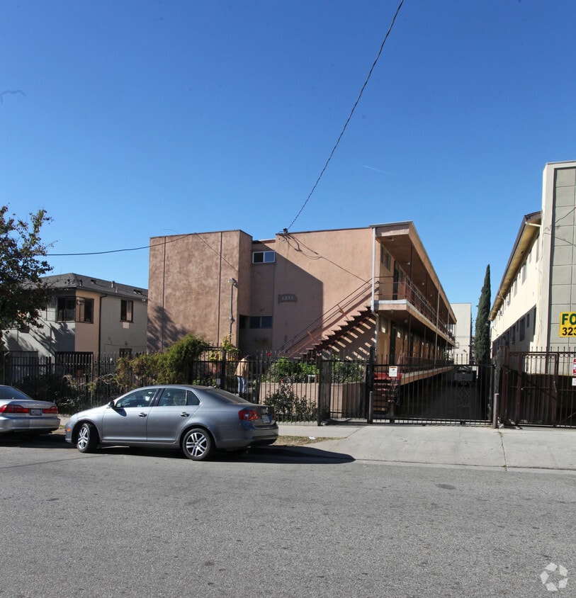 Primary Photo - 1233 N New Hampshire Ave