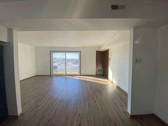 Building Photo - 9729 Ridgeland Ave