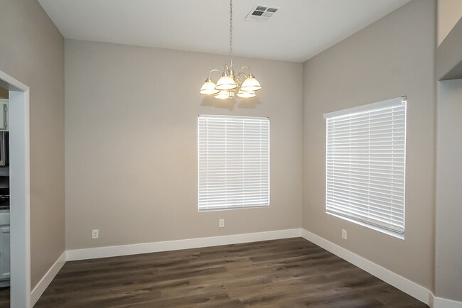 Building Photo - 456 Wright Way