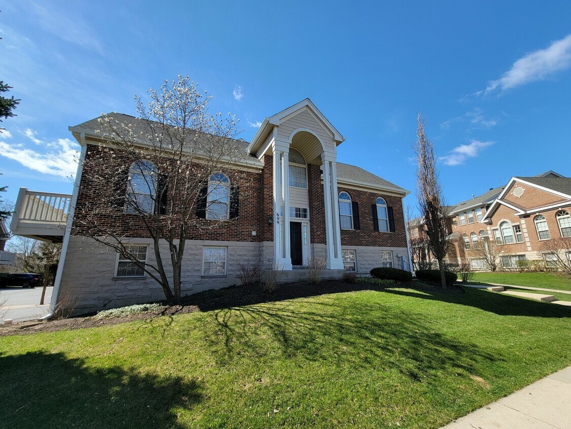 Foto principal - 609 Prestwick Ln